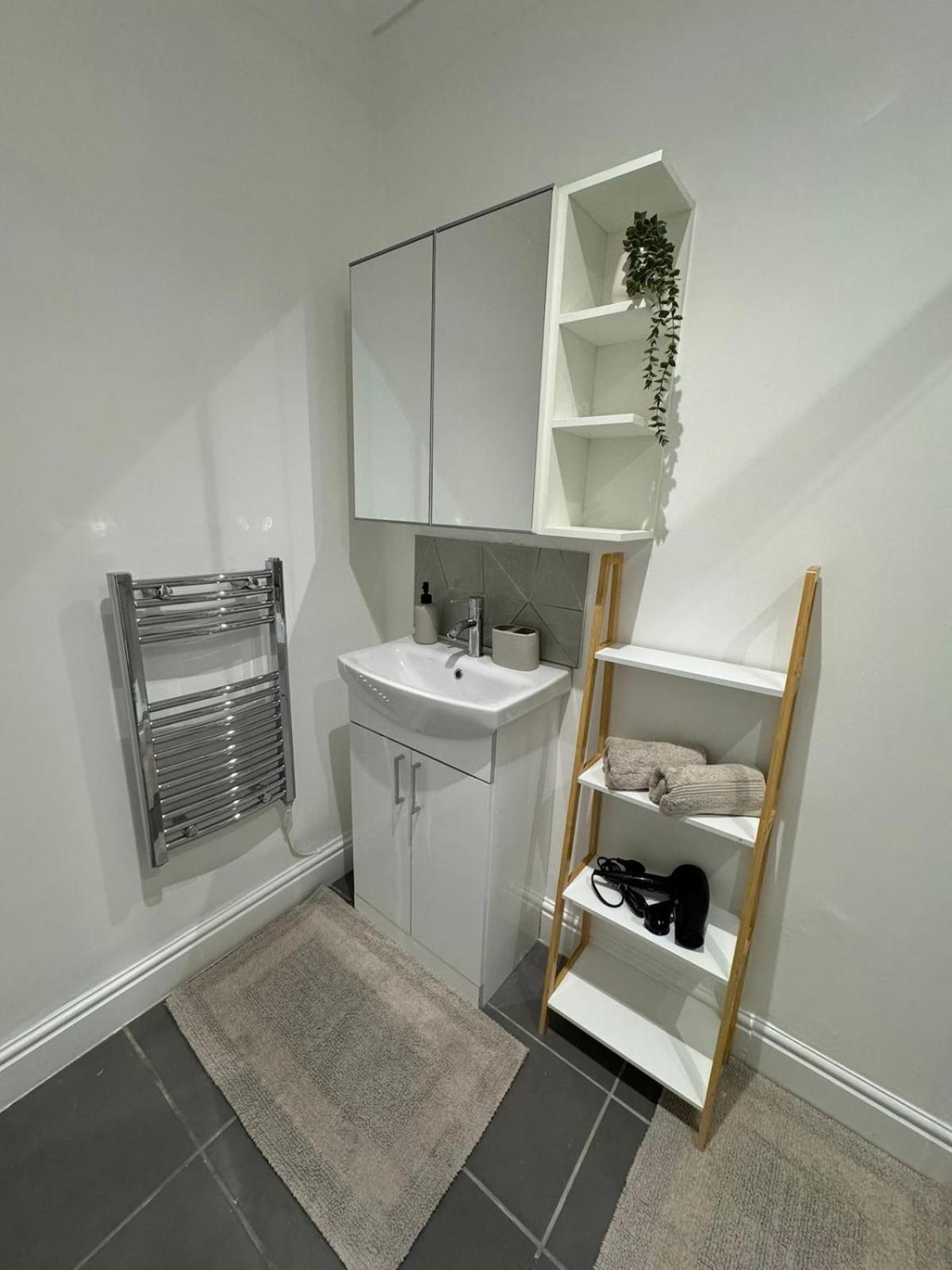 Apartment 1 Bed Flat In *