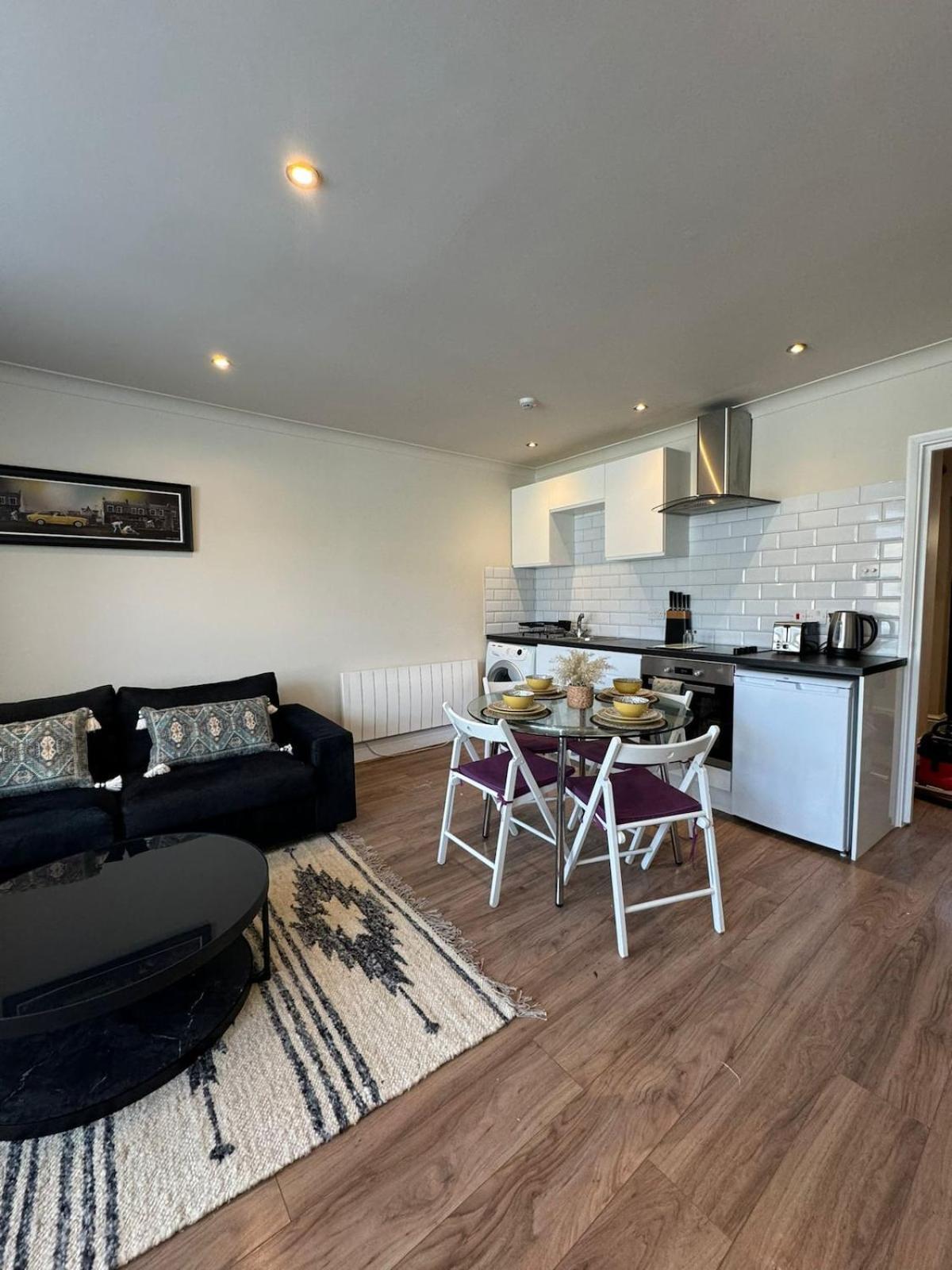 Apartment 1 Bed Flat In *