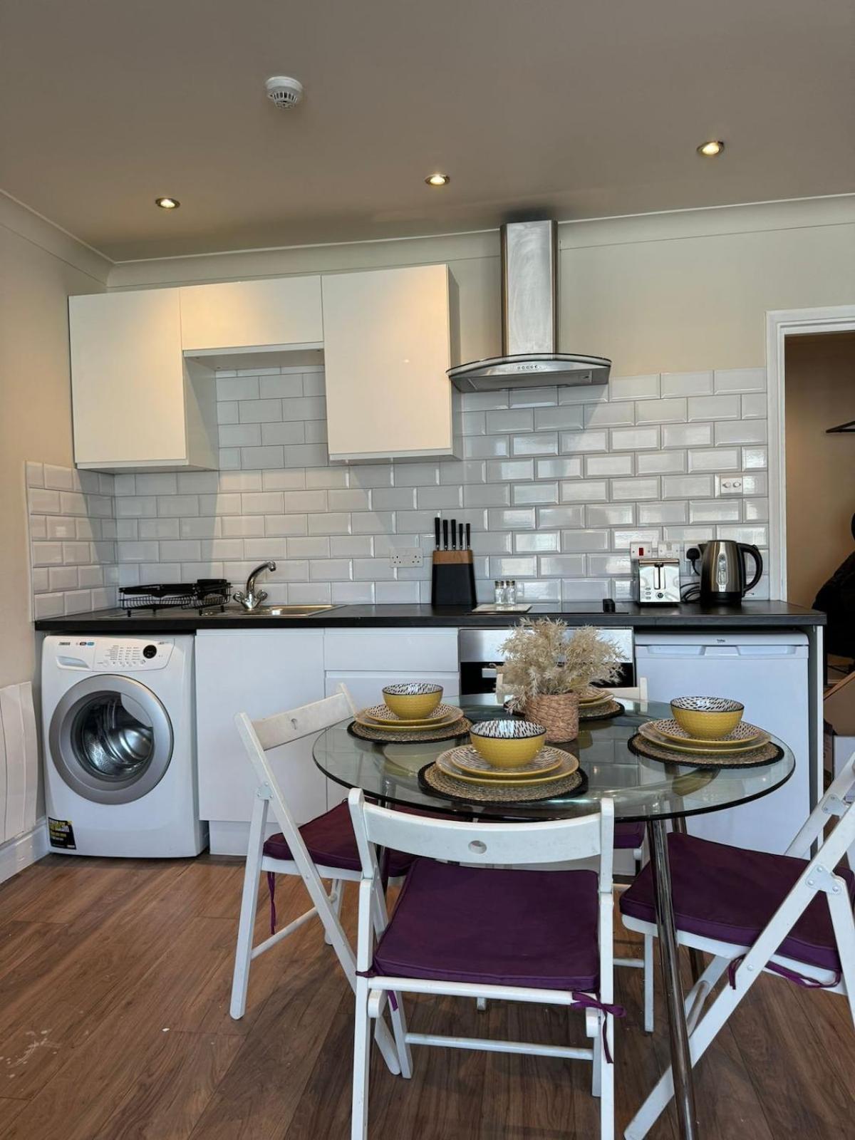 1 Bed Flat In Appartement
